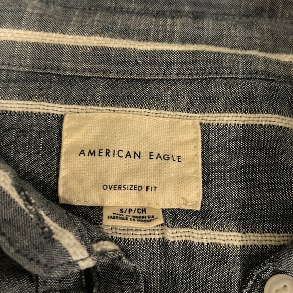 Like New American Eagle button up chambray shirt Small - Picture 2 of 2